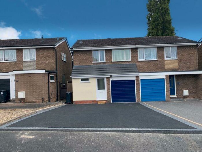 3 Bedroom Semi-Detached House To Rent In The Poplars, Wordsley, DY8