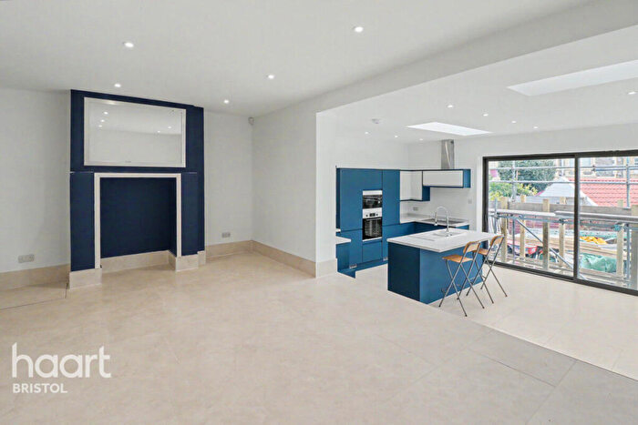 3 Bedroom Semi Detached House To Rent In The Avenue, Bristol, BS5