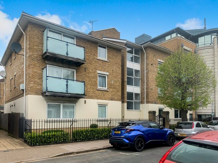 1 Bedroom Flat To Rent In Hartfield Crescent, London, SW19