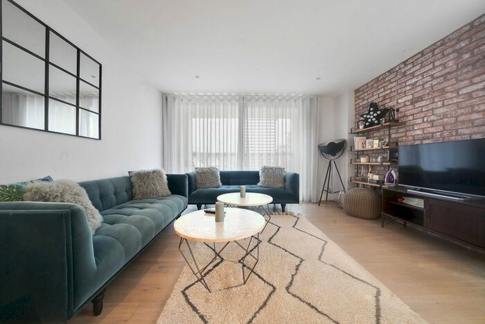 2 Bedroom Flat To Rent In Chalk Farm Road, Chalk Farm, NW1