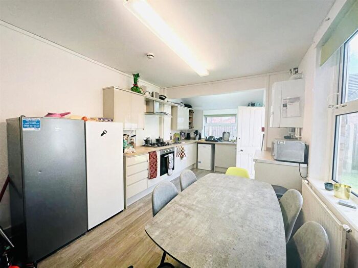 6 Bedroom House To Rent In Teversal Avenue, Nottingham, NG7