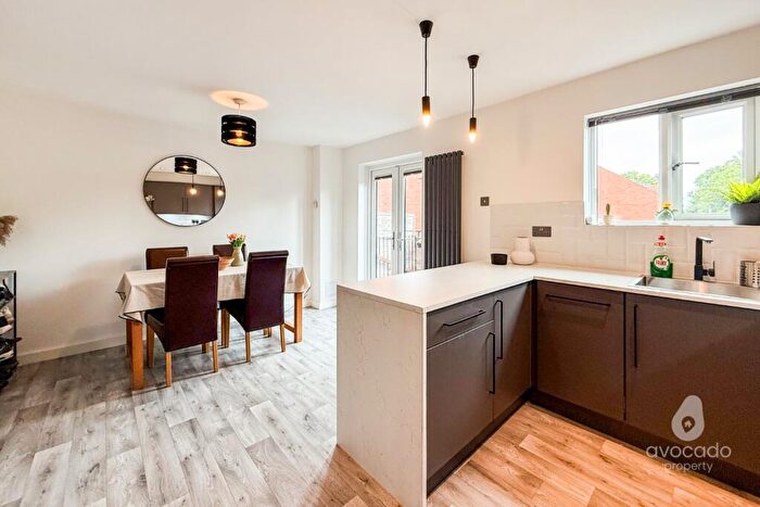2 Bedroom Maisonette For Sale In Maiden Lane Centre, Lower Earley, RG6