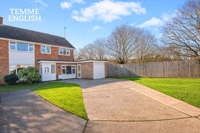 5 Bedroom Semi Detached House For Sale In Linnets "Birds Estate" Kingswood, SS16