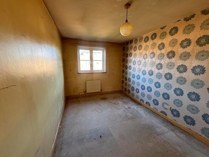 3 Bedroom Terraced House For Sale In Medway Close, Ilford, Greater London, IG1
