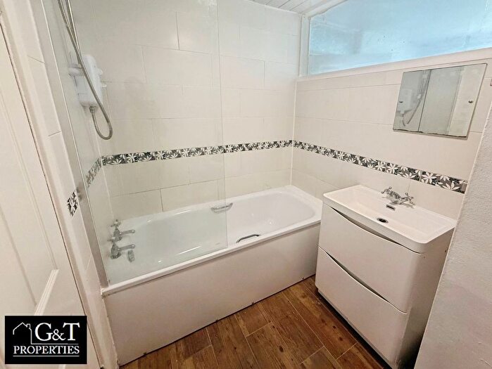 2 Bedroom Flat To Rent In A Tower View Road, Great Wyrley, Walsall, WS6