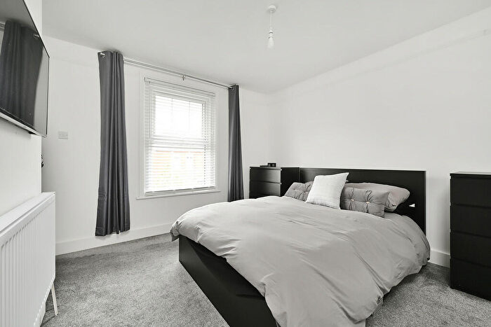 3 Bedroom Detached House For Sale In Highfield Road, Farnborough, GU14