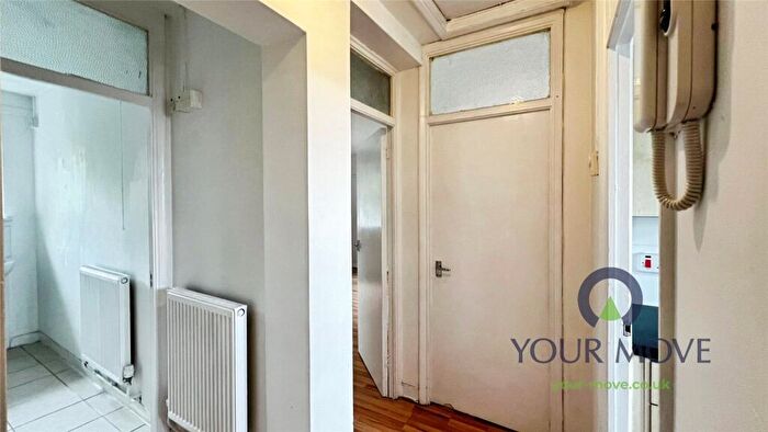 1 Bedroom Flat To Rent In Lamport Close, London, SE18