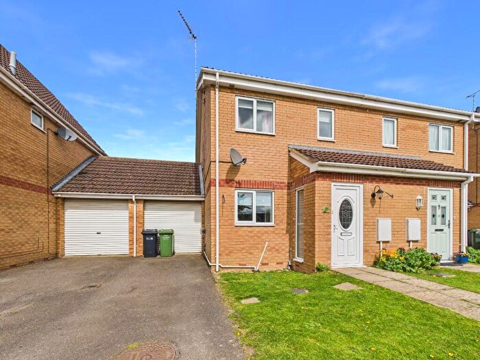 3 Bedroom Semi Detached House To Rent In Lewis Drive, Wiggenhall St. Germans, PE34