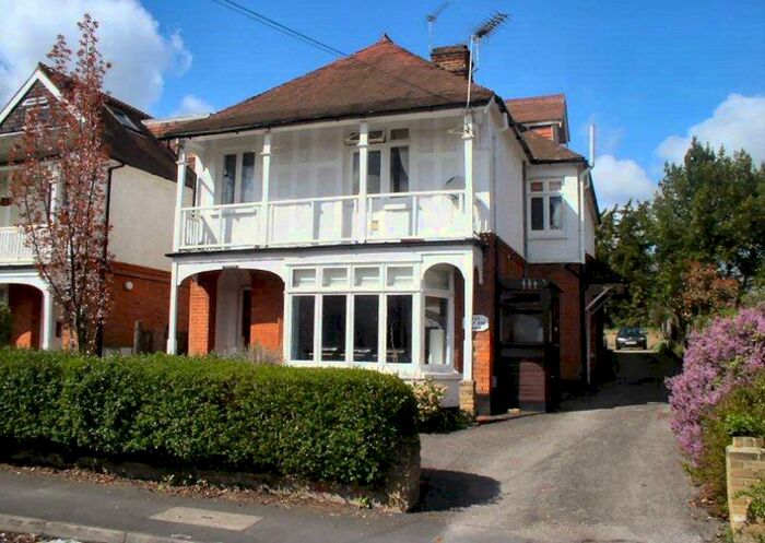 2 Bedroom Flat To Rent In York Road, Woking, GU22