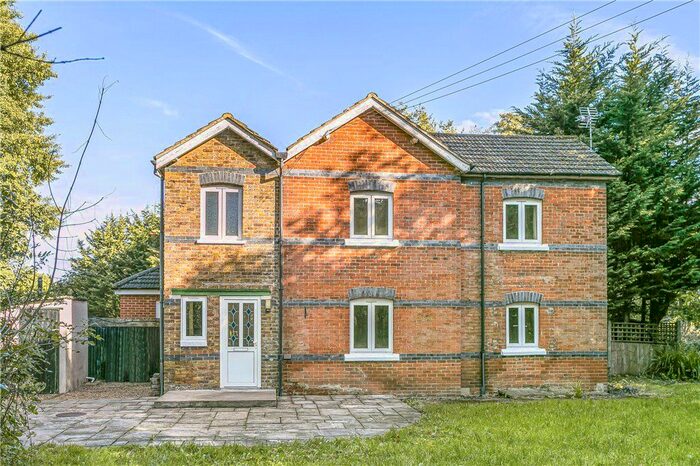 2 Bedroom Detached House To Rent In Burdenshott Road, Worplesdon, Surrey, Surrey, GU3