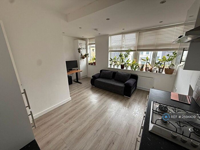 2 Bedroom Flat To Rent In Moray Road, London, N4