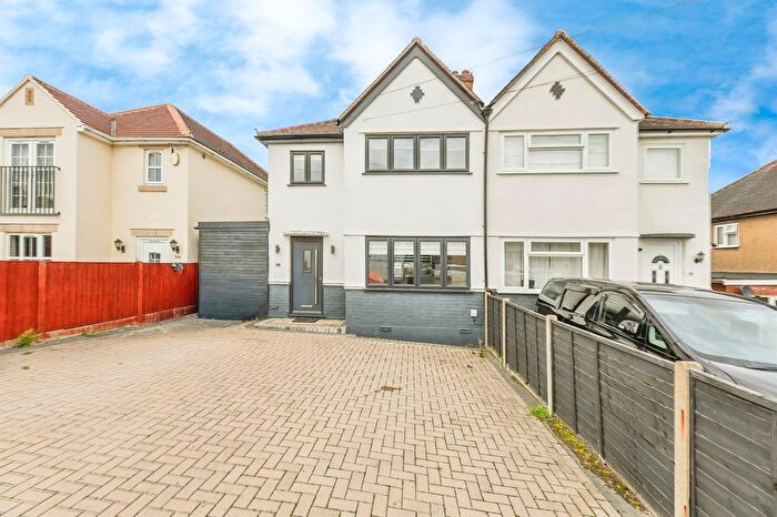 3 Bedroom Semi-detached House For Sale In Drift Road, Stamford, PE9