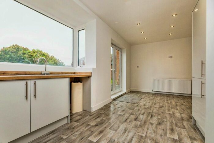 3 Bedroom Semi-Detached House To Rent In Parkson Road, Rotherham, S60