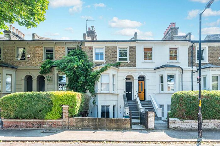 1 Bedroom Flat To Rent In Benhill Road, Camberwell, London, SE5