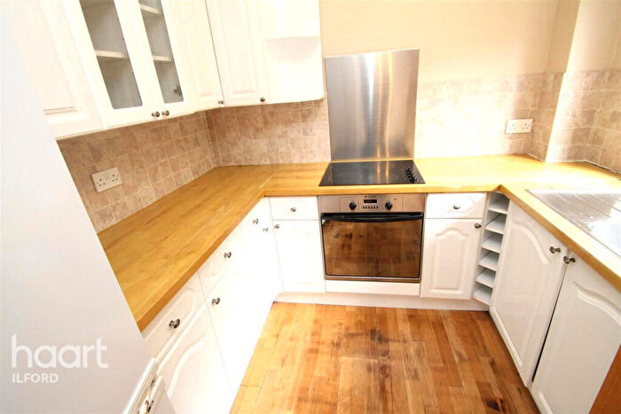 2 Bedroom Flat To Rent In Bernards Close, Ilford, IG6