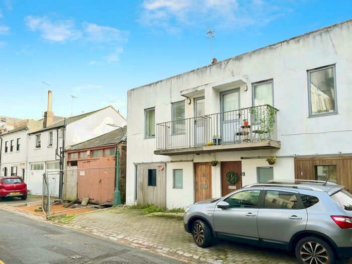 3 Bedroom Town House To Rent In Holland Mews, Hove, BN3