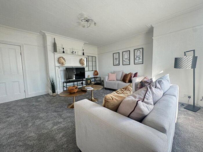 3 Bedroom Flat To Rent In Short Holiday Let - £ Per Night - Lathom Road, Southport - Sleeps, PR9