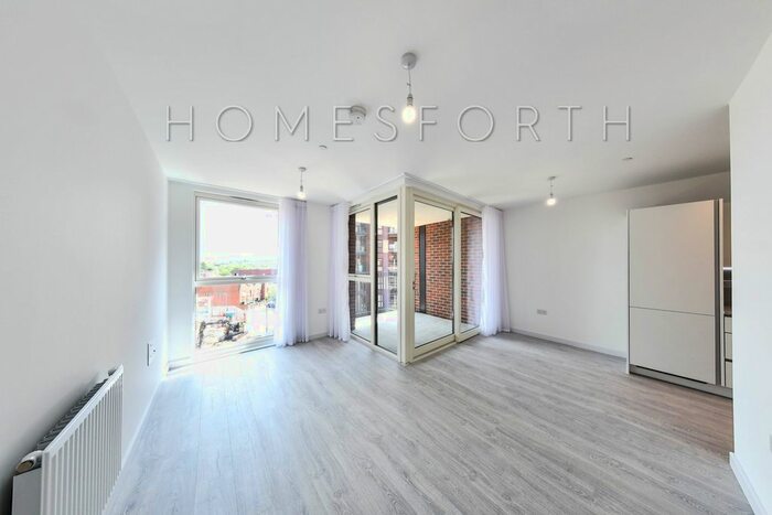 1 Bedroom Flat To Rent In Rosefinch Apartments, Shearwater Drive, Hendon, NW9