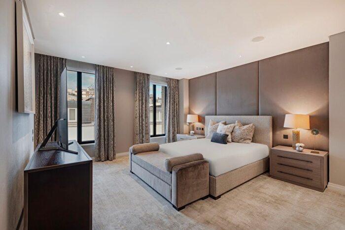 3 Bedroom Flat To Rent In Cheval Place, Knightsbridge, London, United Kingdom, SW7