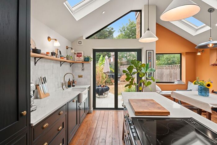 2 Bedroom Flat For Sale In Campbell Road, Hanwell, W7