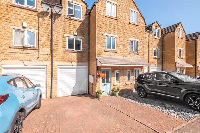 4 Bedroom Town House For Sale In Bryden Close, Brighouse, HD6