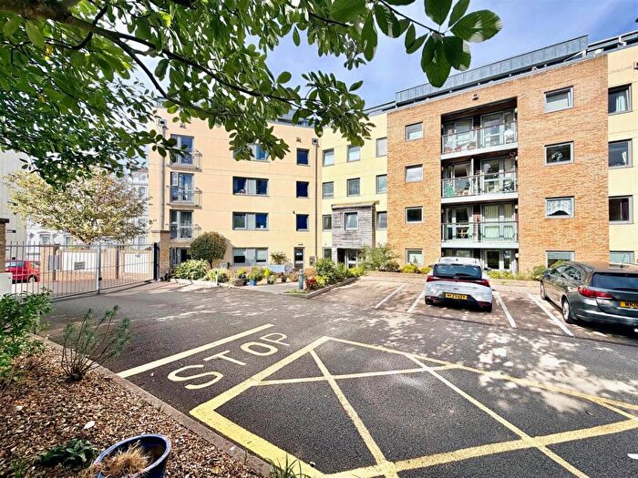 1 Bedroom Flat For Sale In Millbay Road, Plymouth, PL1