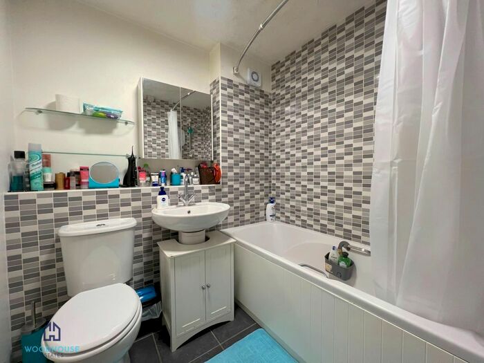 1 Bedroom Flat To Rent In Laburnum Close, London N11