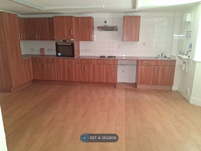3 Bedroom Detached House To Rent In De Lucy St, London, SE2