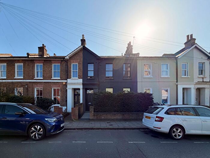 2 Bedroom Flat To Rent In Meeting House Lane, SE15