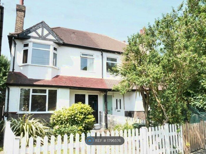 2 Bedroom Maisonette To Rent In Kimble Road, London, SW19