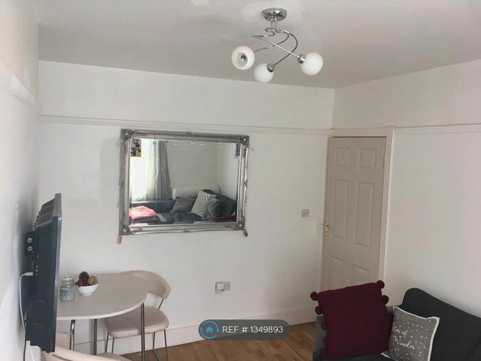 2 Bedroom Maisonette To Rent In Shelley Avenue, Greenford, UB6