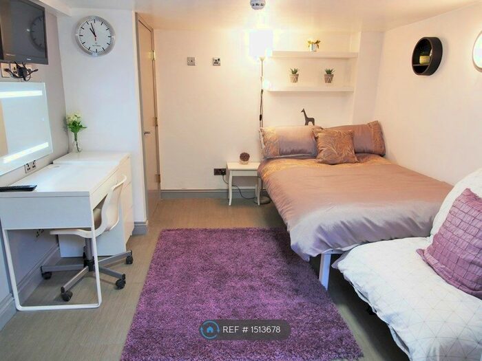 1 Bedroom Flat To Rent In Clitheroe Road, Manchester, M13