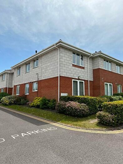 2 Bedroom Flat For Sale In Oakdale Road, Poole, Dorset, BH15