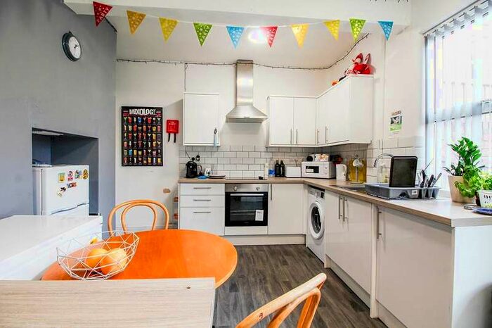 1 Bedroom Leisure Facility Commercial To Rent In Ropery Road, Gainsborough, Lincolnshire, DN21