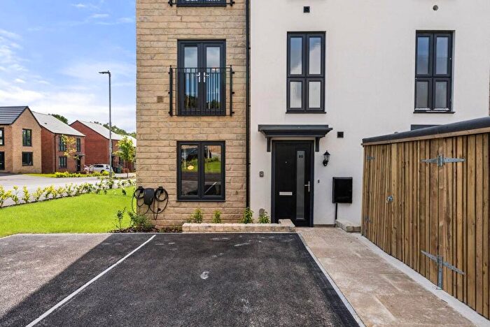 2 Bedroom Semi-Detached House To Rent In Clayton Wood Road, Leeds, West Yorkshire, LS16