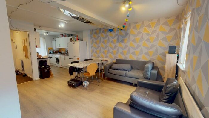 6 Bedroom Terraced House To Rent In Raleigh Street, NG7