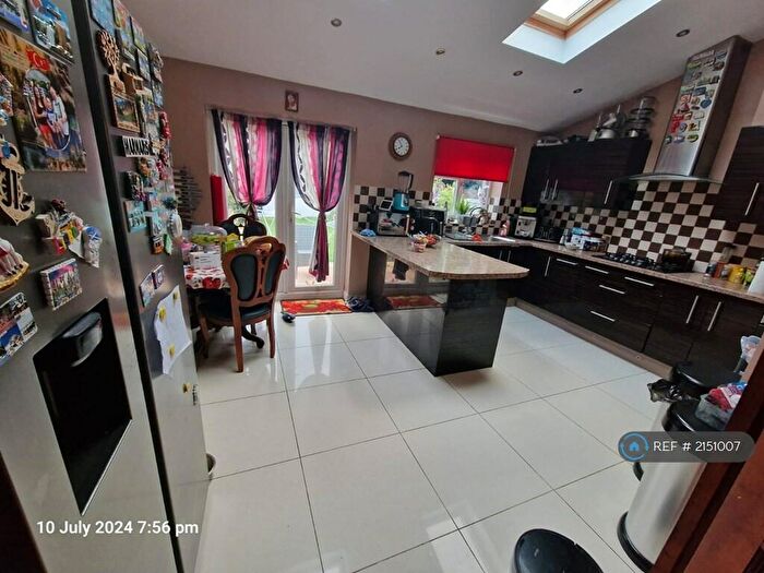 4 Bedroom Terraced House To Rent In Woodlands Avenue, Romford, RM6