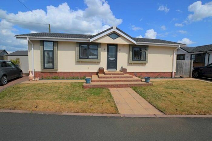 2 Bedroom Mobile/park Home For Sale In Warren Park, Warrant Road, Stoke-On-Tern, Market Drayton, TF9