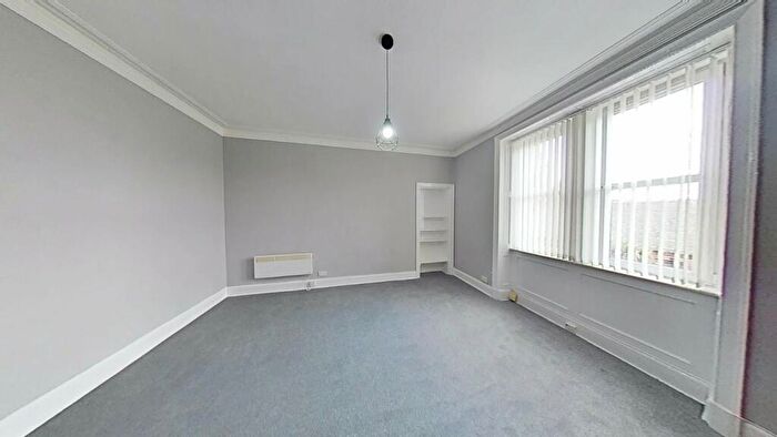 2 Bedroom Flat To Rent In Willowbrae Road, Edinburgh, Midlothian, EH8