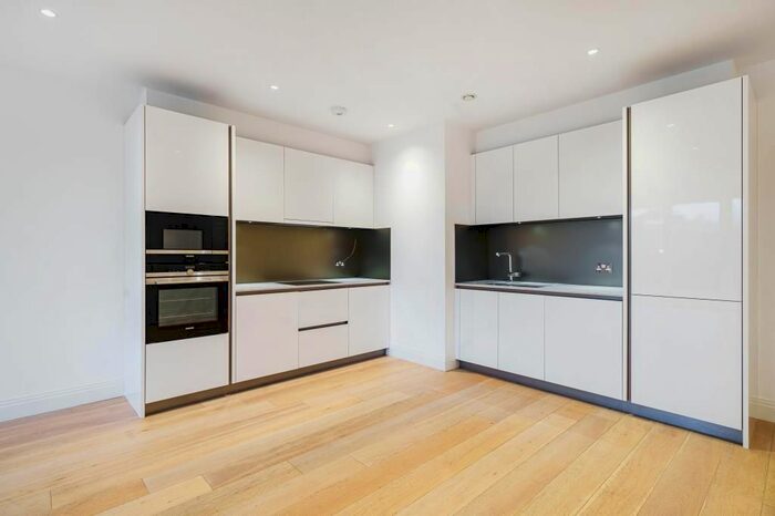 3 Bedroom Flat To Rent In Teddington Riverside, Teddington, TW11