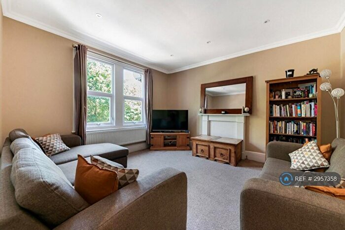 3 Bedroom Maisonette To Rent In Sydenham Road, Croydon, CR0