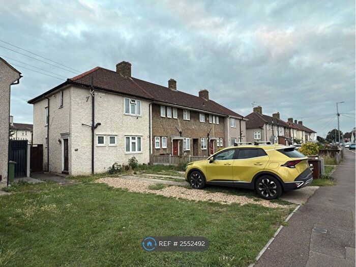 3 Bedroom End Of Terrace House To Rent In Bennetts Castle Lane, Dagenham, RM8