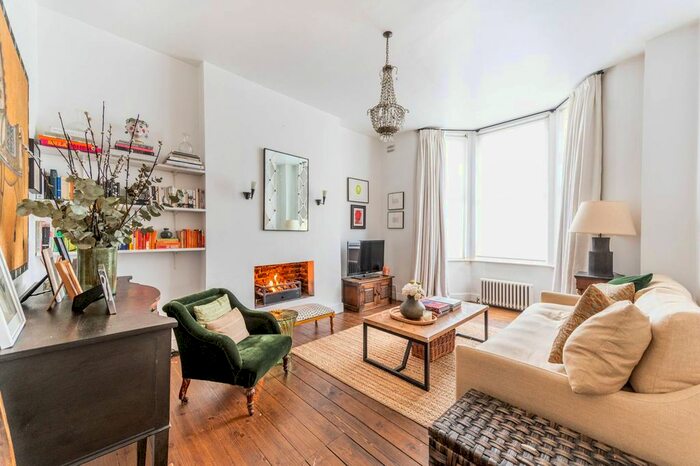 2 Bedroom Flat To Rent In Malvern Road, Queen's Park, London, NW6