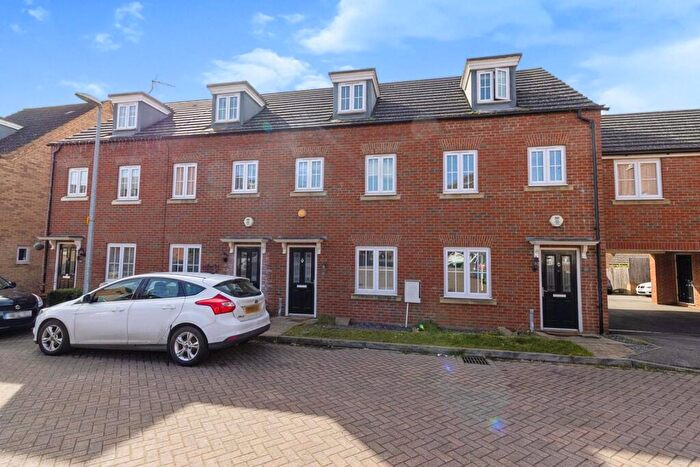 3 Bedroom Town House For Sale In Sandpiper Way, Leighton Buzzard, LU7