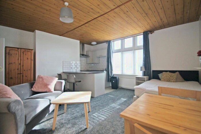 Studio To Rent In Cardigan Road, Headingley, Leeds, LS6