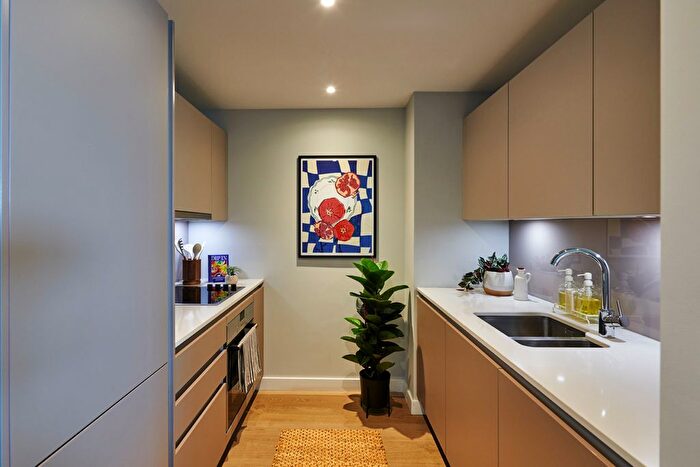 1 Bedroom Flat To Rent In Uncle Elephant And Castle, Churchyard Row, Elephant And Castle, SE11
