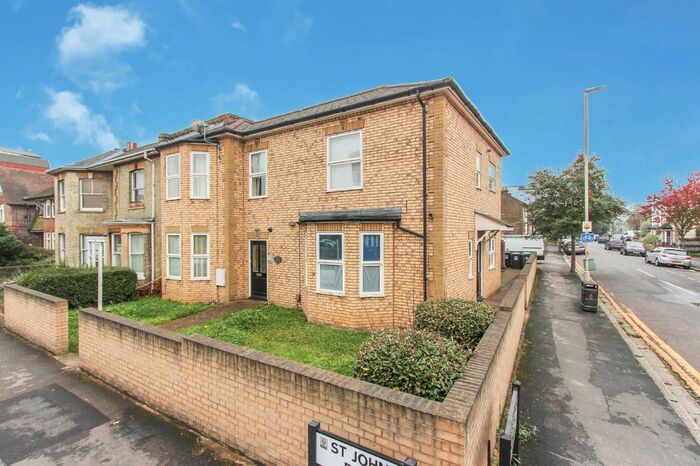 1 Bedroom Flat To Rent In St. Johns Road, Watford, Hertfordshire, WD17