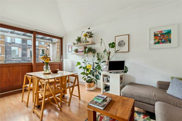 2 Bedroom Flat To Rent In Highwood Court, Highbury Crescent, N5