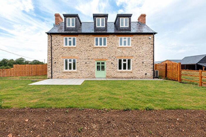 3 Bedroom Property For Sale In Marsh Gibbon Road, Poundon, OX27