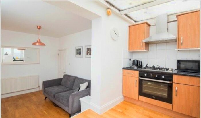 1 Bedroom Flat To Rent In Rutland Walk, London SE6